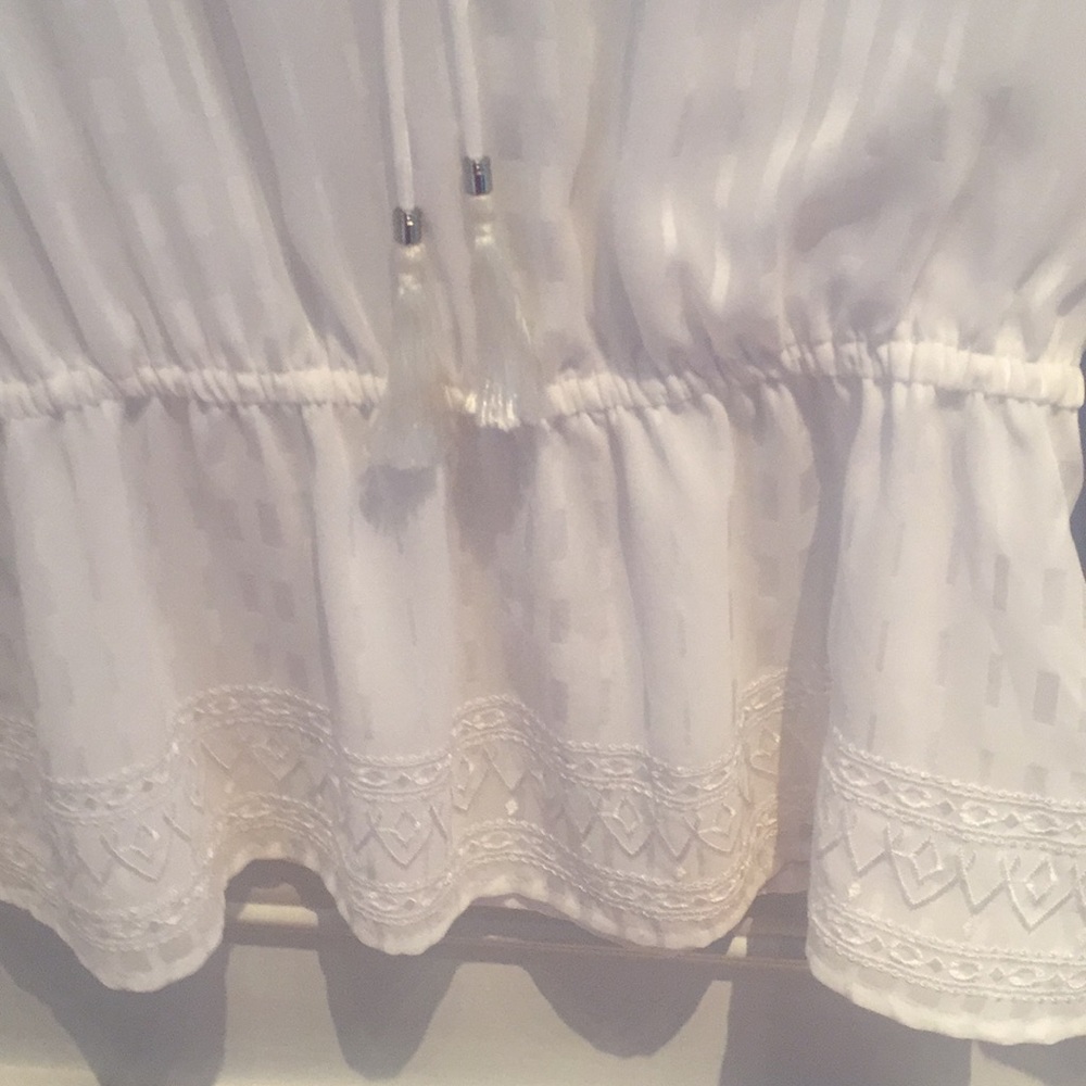 New without tags WHBM blouse white, size 2. - Picture 5 of 8
